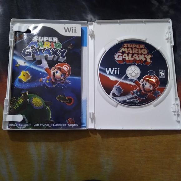 Wii - Super Mario Galaxy Game - Picture 3 of 4